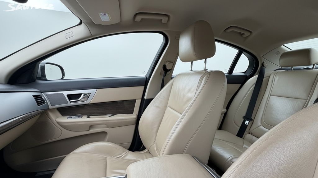 Jaguar XF, 2.2D 147 kW, 93 500km - 12
