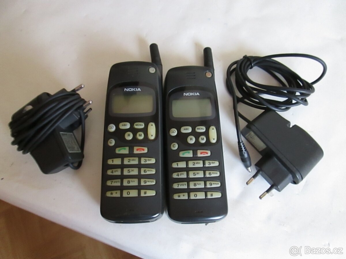 STAR.SBĚR.MOBILY A NABÍJEČKY. - 12