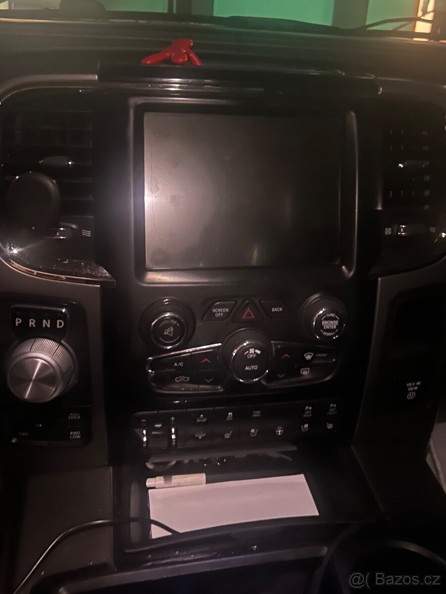 Dodge ram 1500 rok 2015 - 12