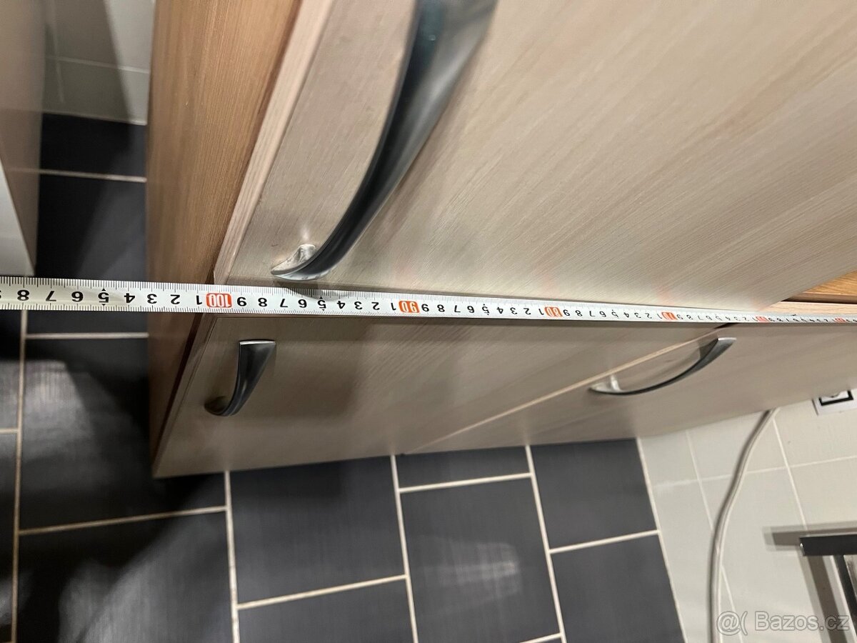 Kuchyňská linka + skříň - 12