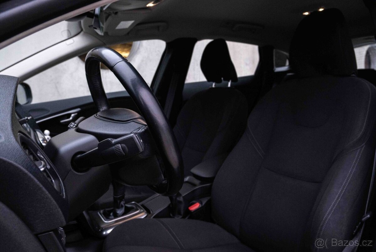 Volvo V40 T2 1.6L Momentum - 12