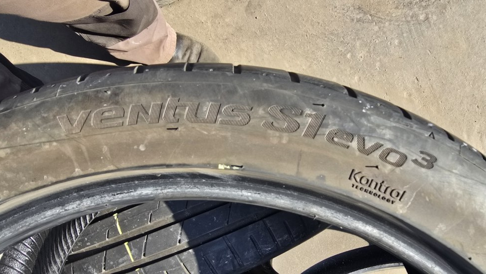 Letní pneu 235/40/19 Hankook - 12