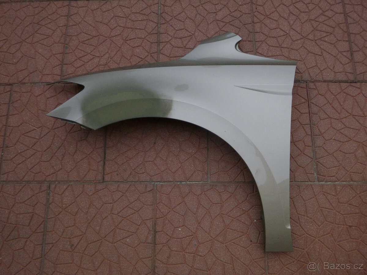 VW Touran výztuha světlo blatník dveře kapota 5TA - 12