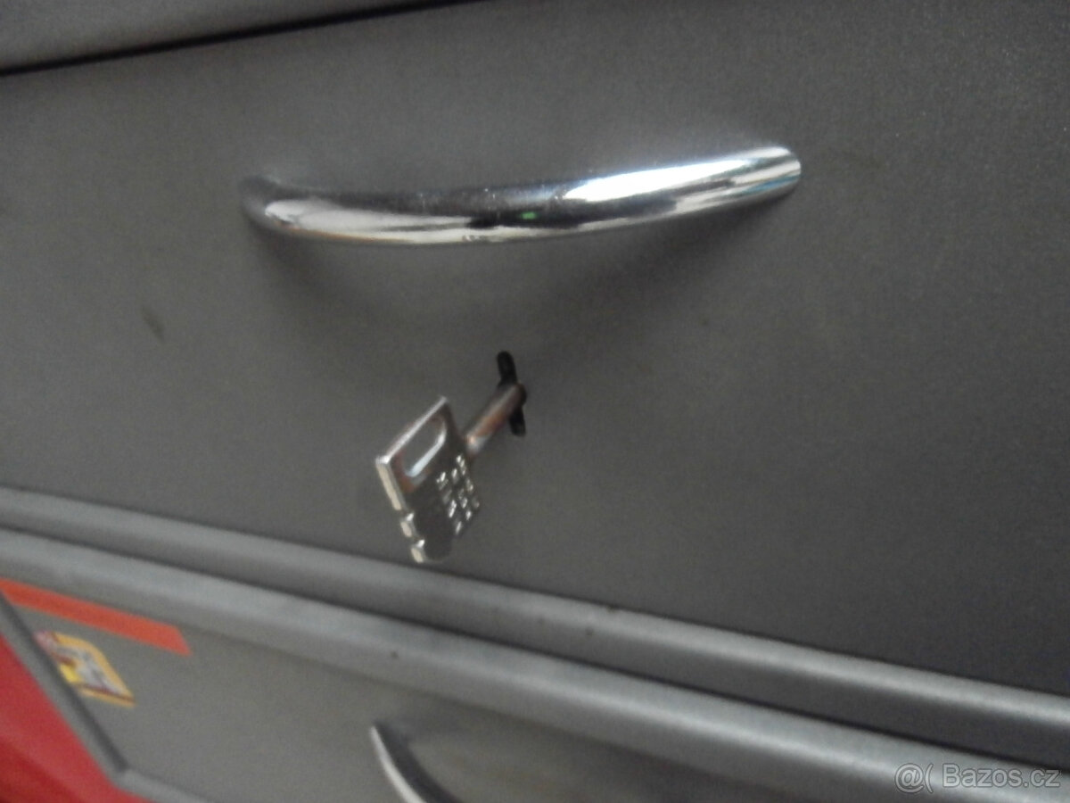 Trezor, trezorová schránka výsuvná za 3.000 kč - 12