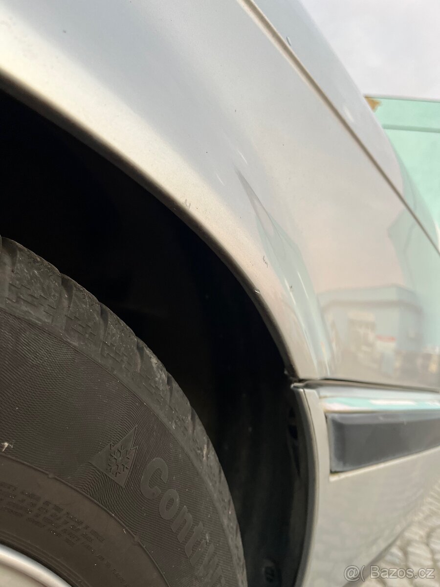 BMW E38 730i V8 - 12