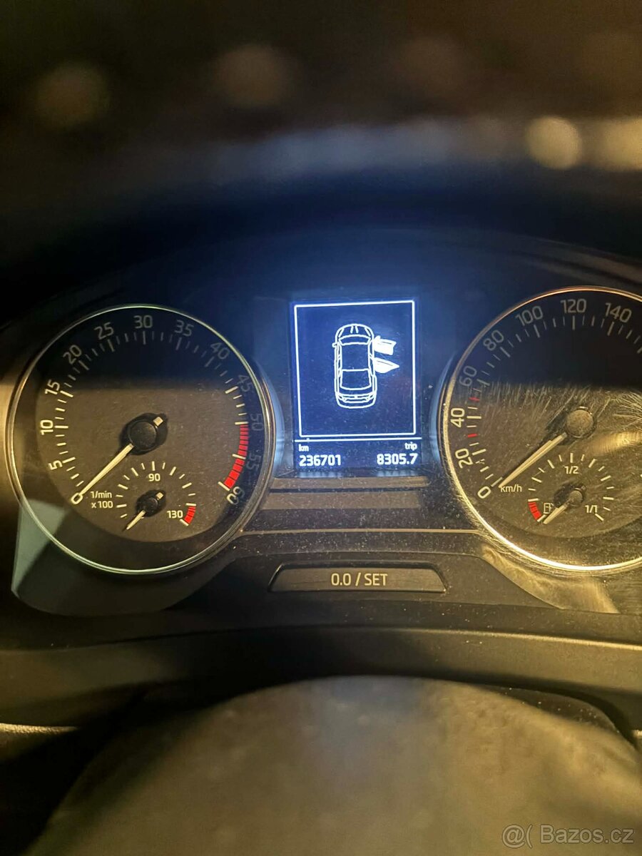 Skoda rapid 1.6 tdi - 12