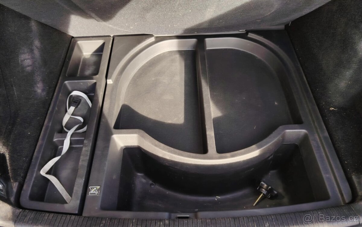 prodám veškeré díly z VW Golf 4 Variant 1.6 FSI 81kw PACIFIC - 12