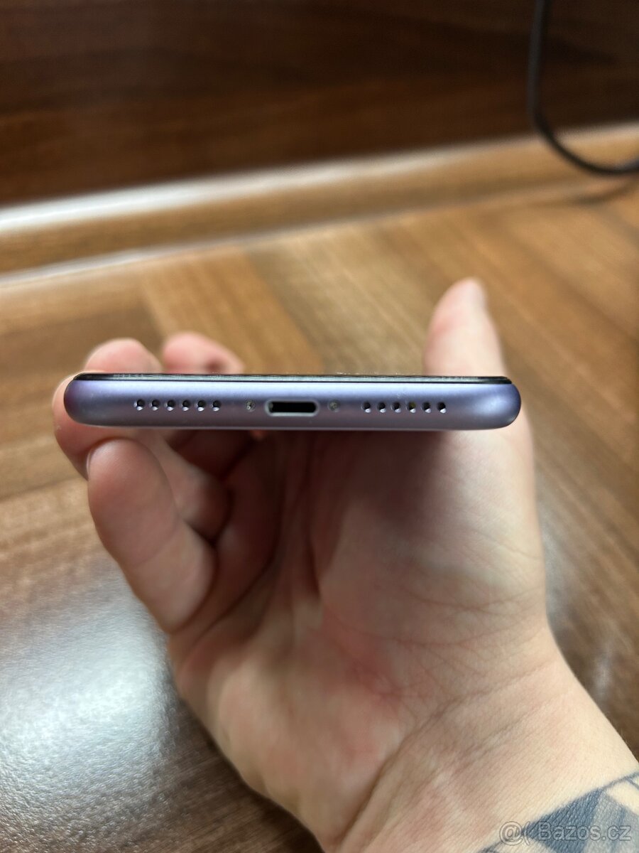 Apple iPhone 11 64GB Fialový - 12