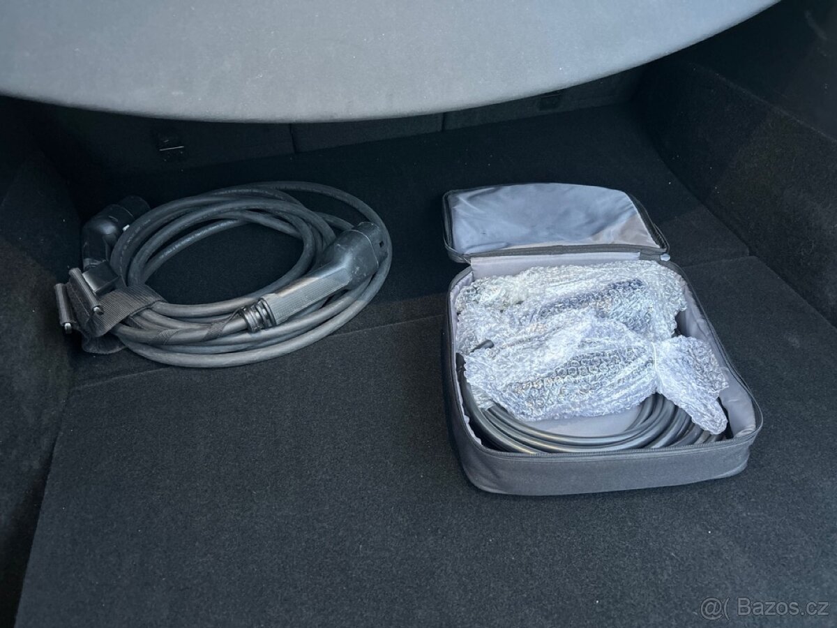 Tesla Model Y RWD (2022) – Deep Blue - 12