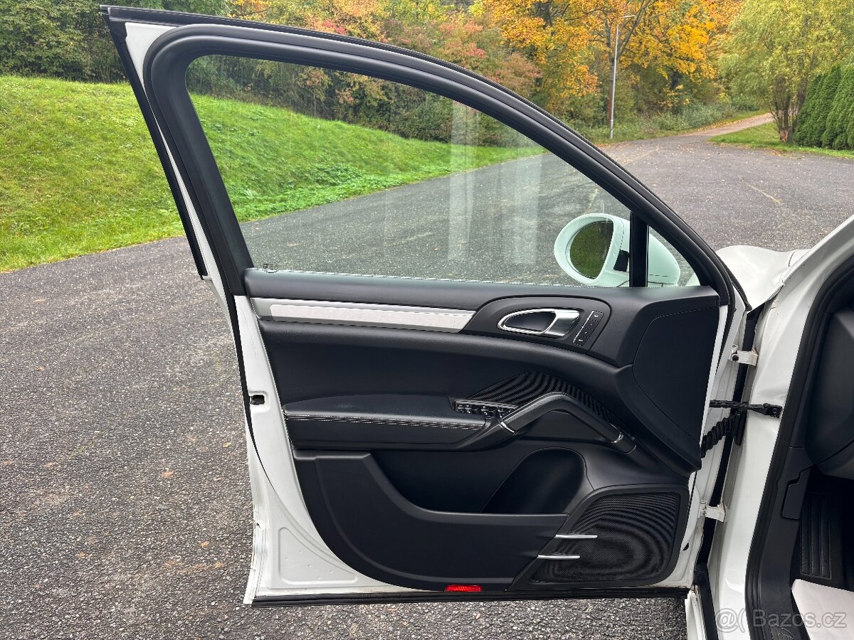 Porsche Cayenne S 4.8 V8 294kw - Servis Kniha, ČR, PANO, 4x4 - 12