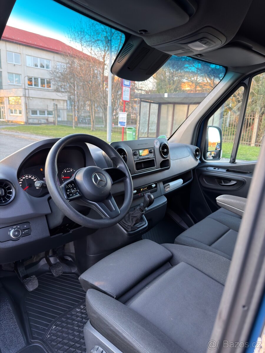 Mercedes Benz 907 Sprinter - 12