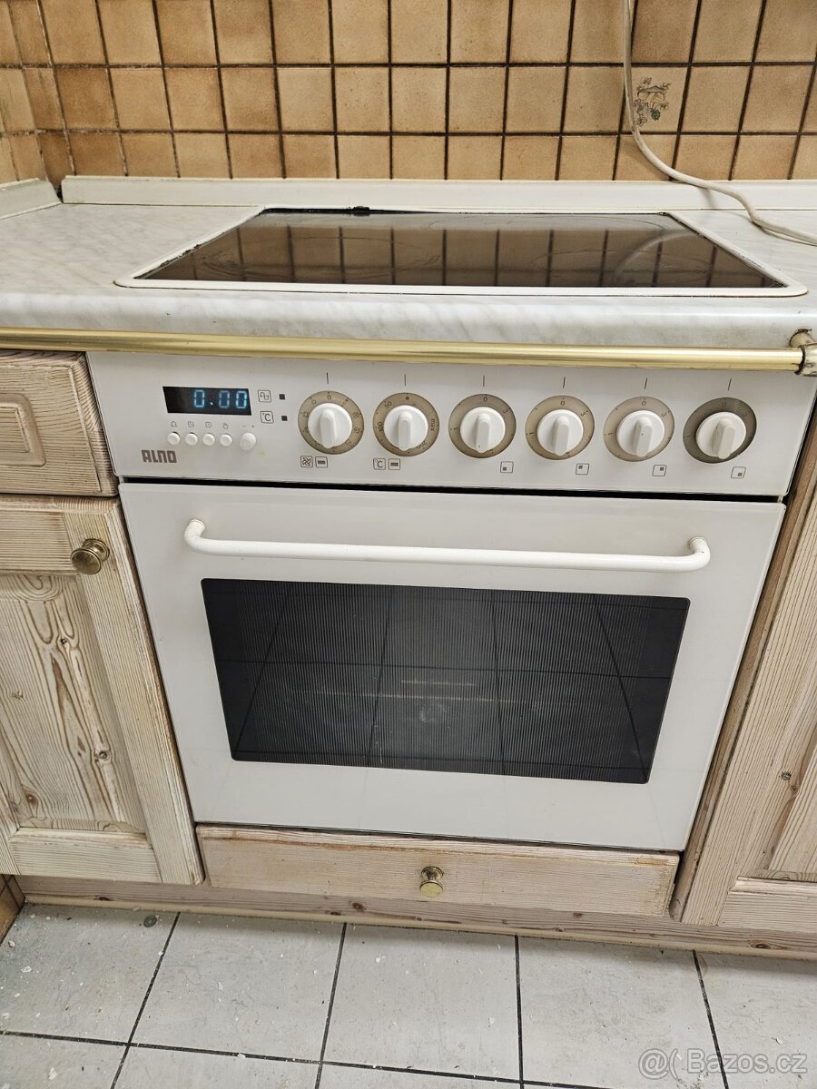 Masivní kuchyňská linka z Německa se spotřebiči - 12