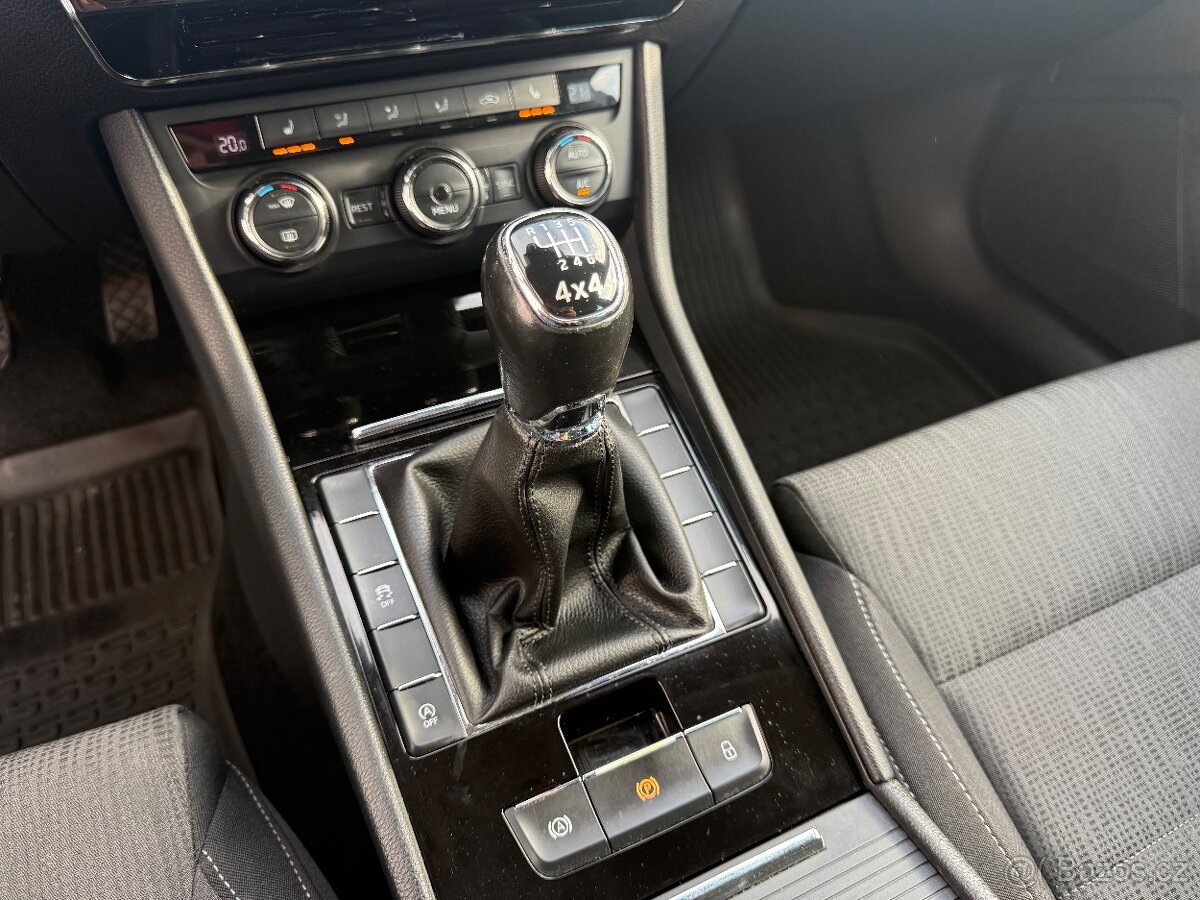 Škoda SUPERB 2.0 TDi 4x4 MANUÁL NAVI SENZORY TEMPOMAT - 12