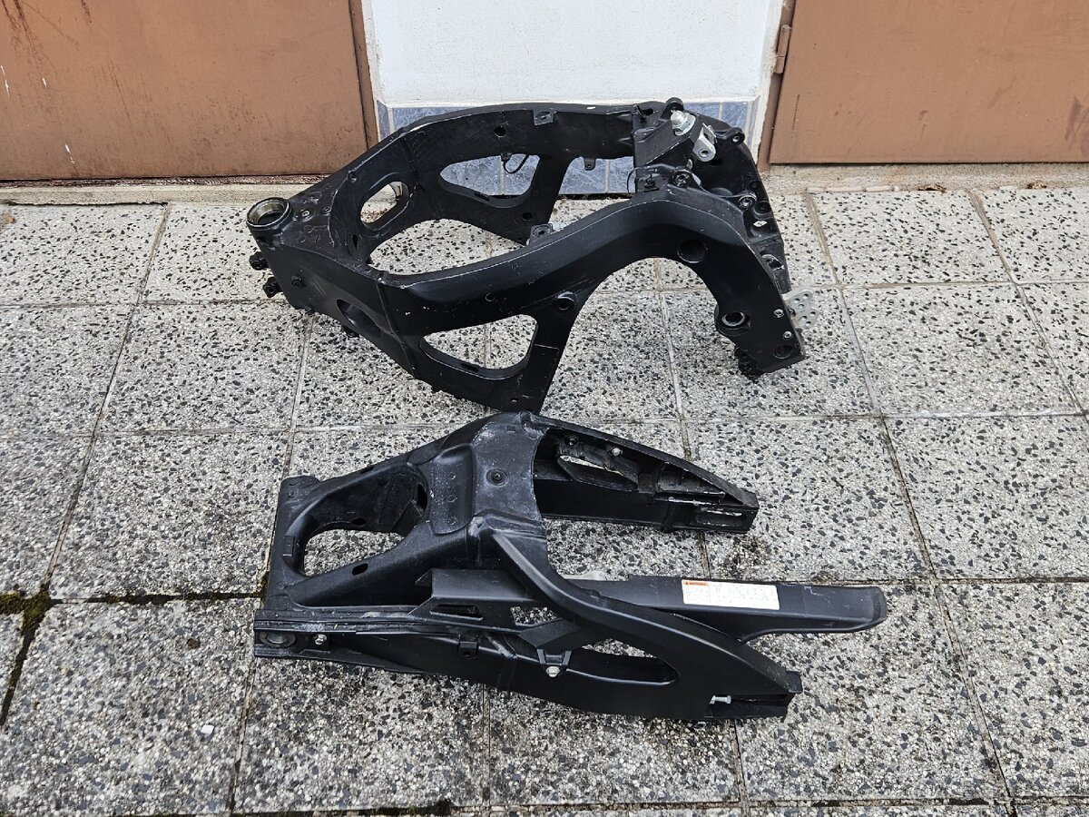 Suzuki GSX-R 750 K7 Stunt - 12