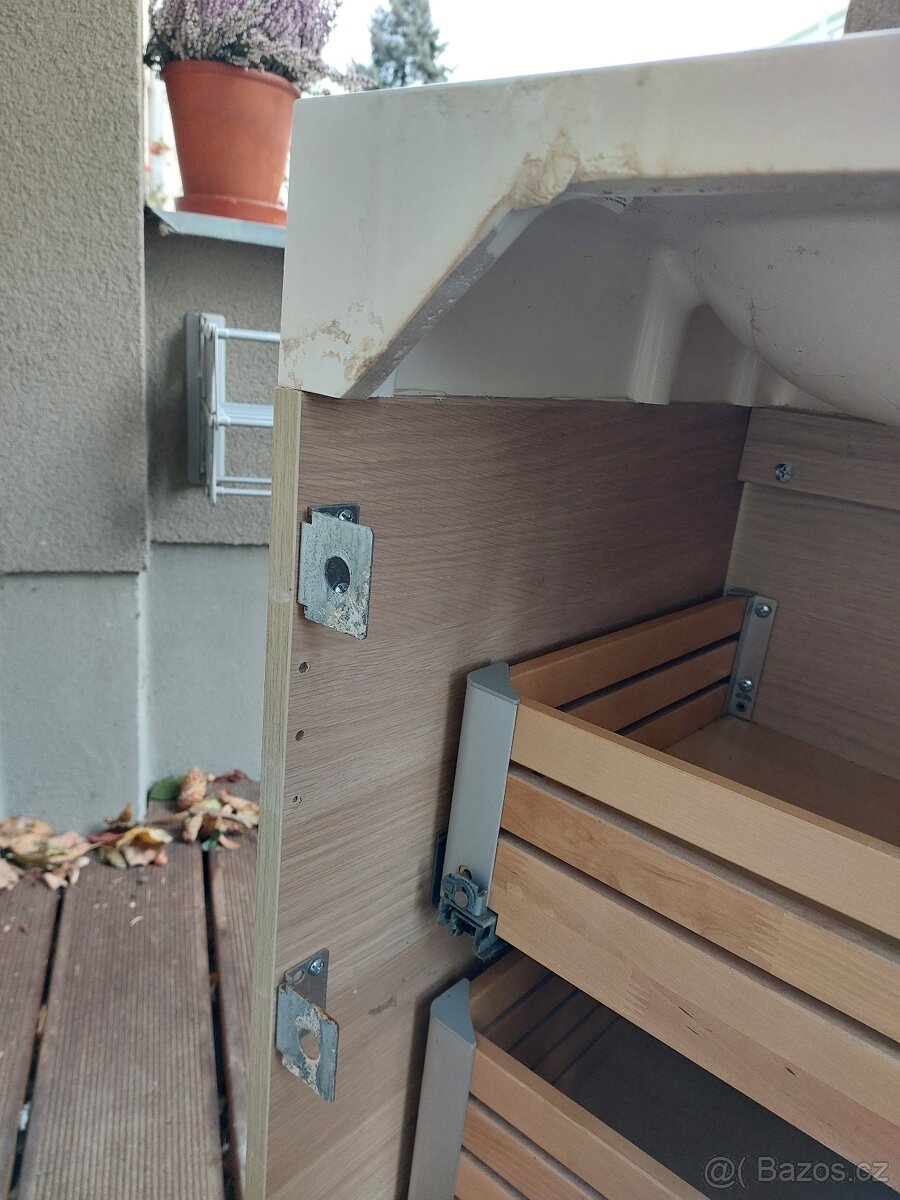 Umyvadlová skříňka s umyvadlem - 12