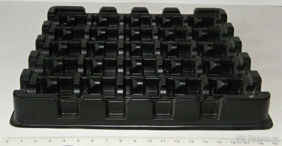 Plastová plata pro drobné součástky, materiál - 12