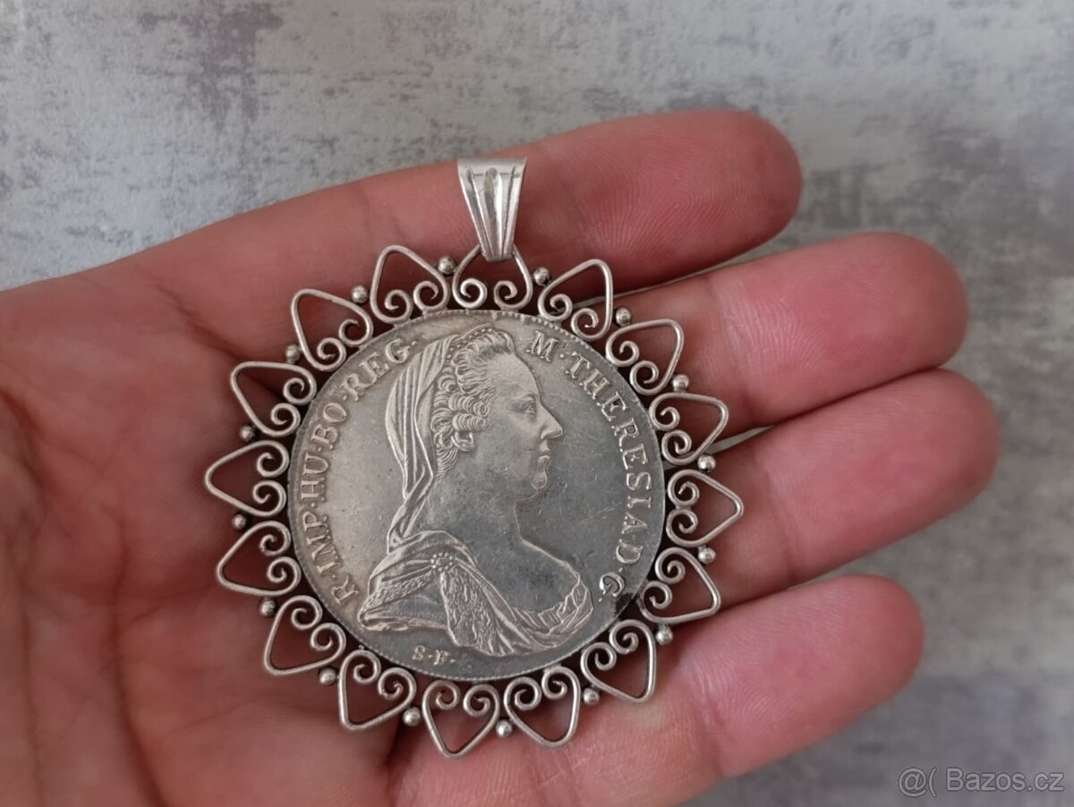 Velká stříbrná mince - tolar Marie Terezie v rámečku, PUNC - 12