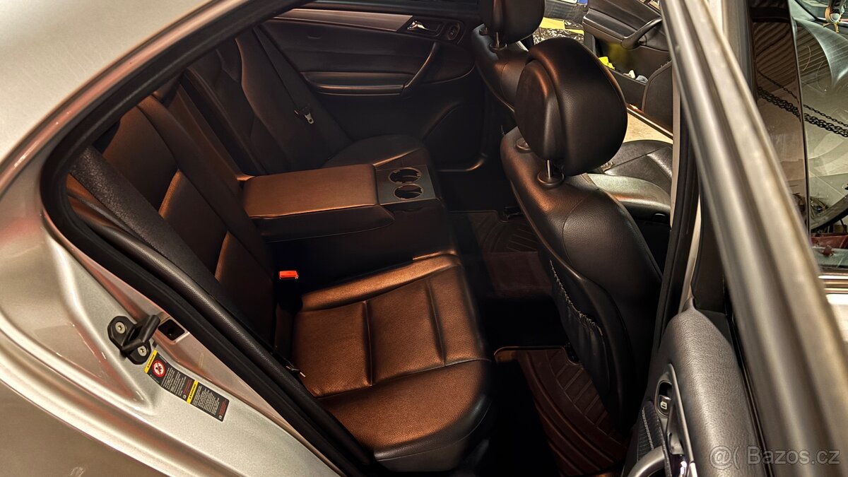 Mercedes Benz C320cdi 165kw Avantgarde MANUÁL - 12