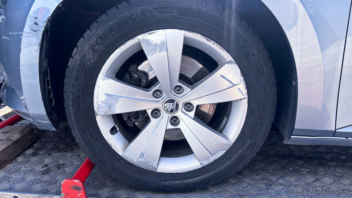 Vůz na náhradní díly Škoda Superb 3 sedan 2017 CRLB SGG LF7M - 12