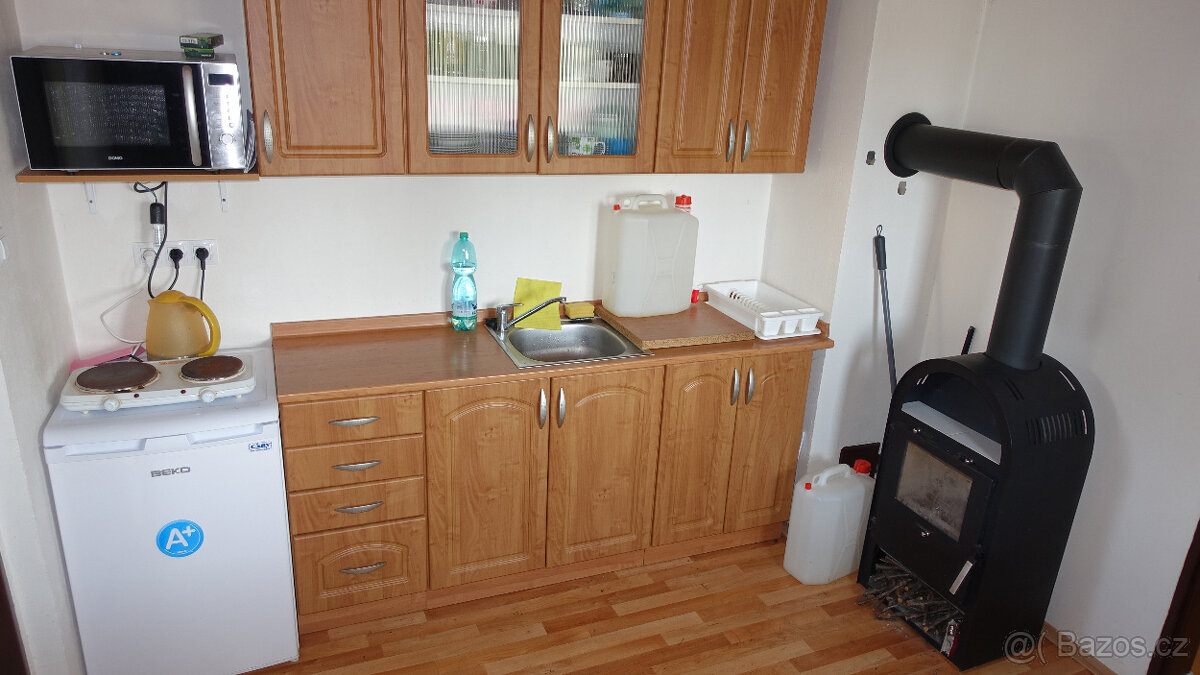 Prodám chatu 45m s pozemkem 368m. Karlovy Vary Doubí. - 12