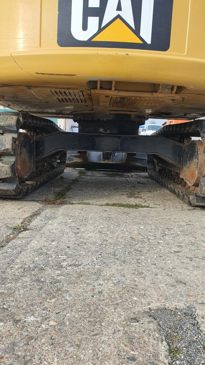 Caterpillar 307C - 12