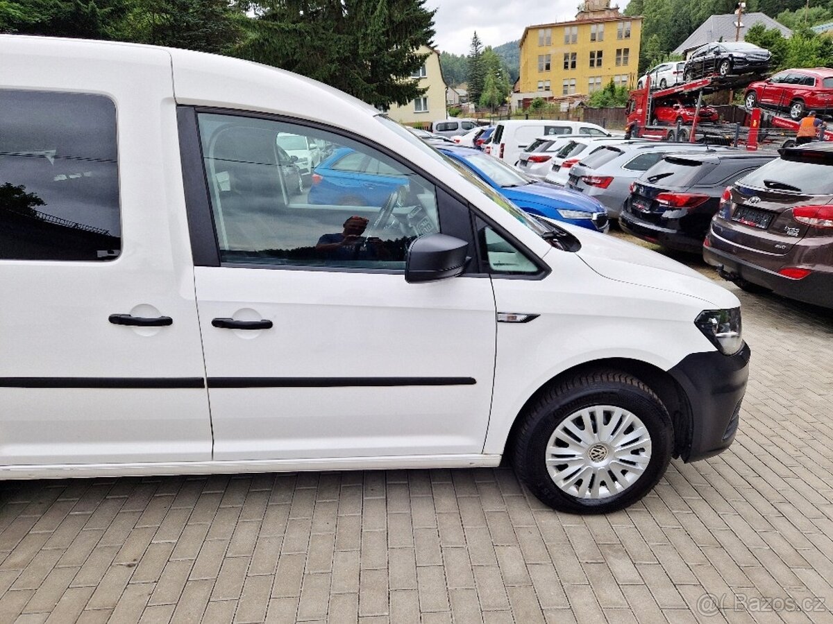 VW CADDY, 2.0 TDi, plný servis, 5 míst, NAVI - 12