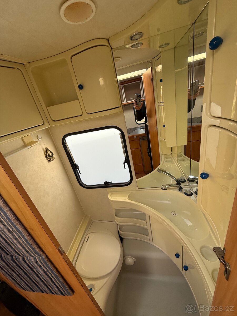 Adria Adora 472LU - předstan - 12