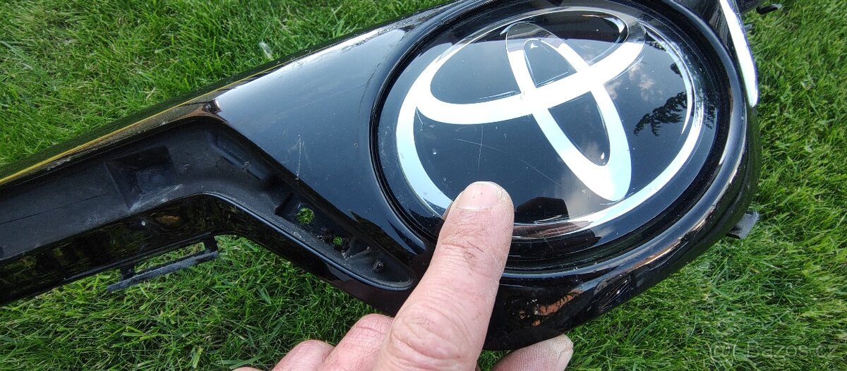 Toyota Corolla XII E21 2018 pro SEDAN - predni maska logo - 12