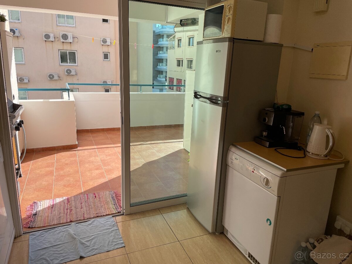 KYPR - LARNAKA, byt 3+1 s terasou, bazénem a park. stáním - 12