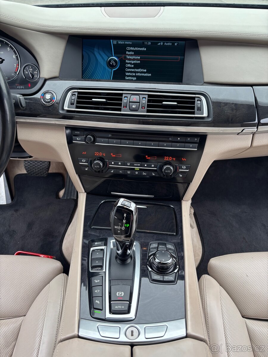 BMW 750i xDrive M-paket F01 - 12