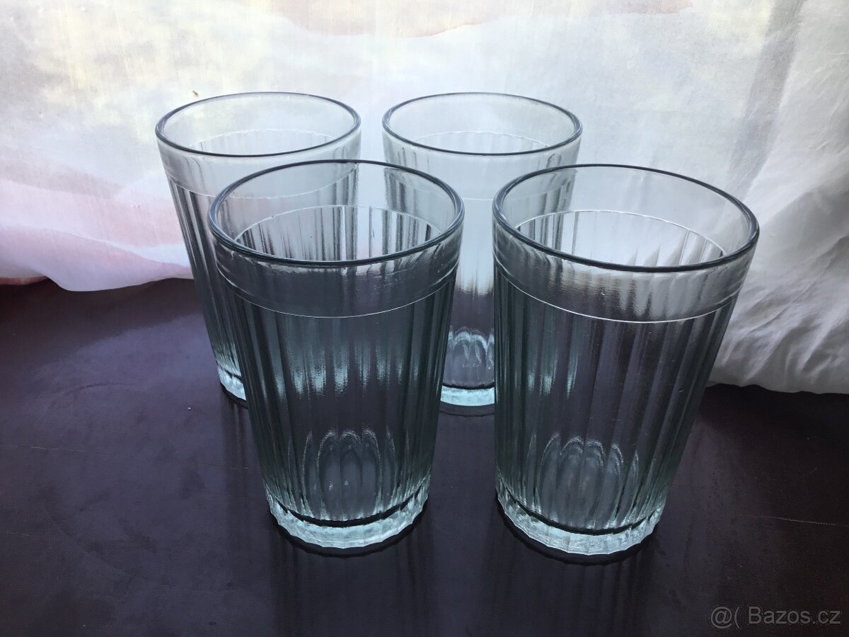 misa pevne sklo, ruzne sklenice - 12