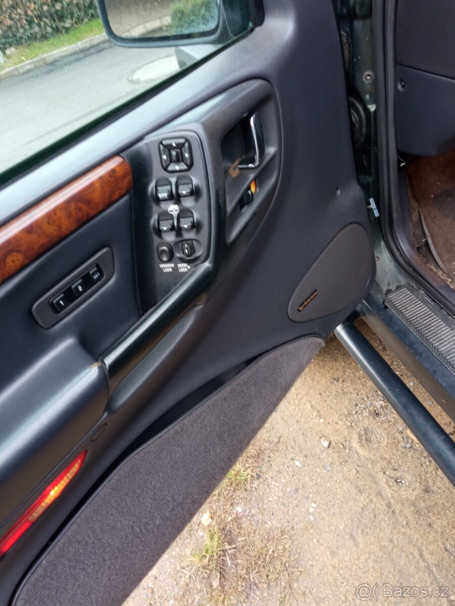 Jeep Grand Cherokee - 12