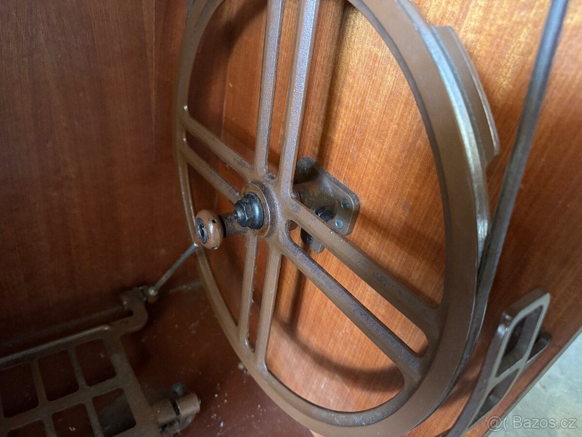 Šicí stroj Minerva skříňový - 12