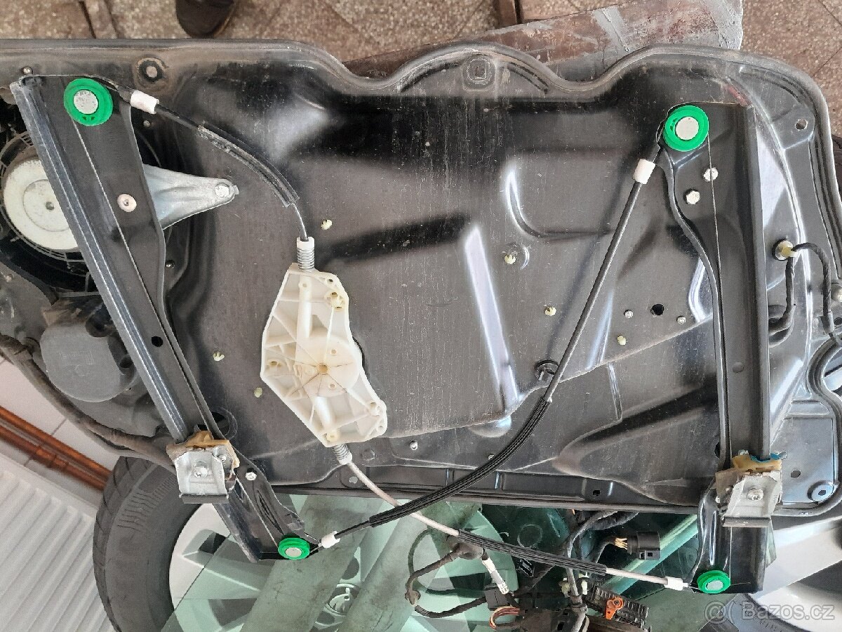 Zámek,klika,motorek,stahovačka VW Passat B6 - 12