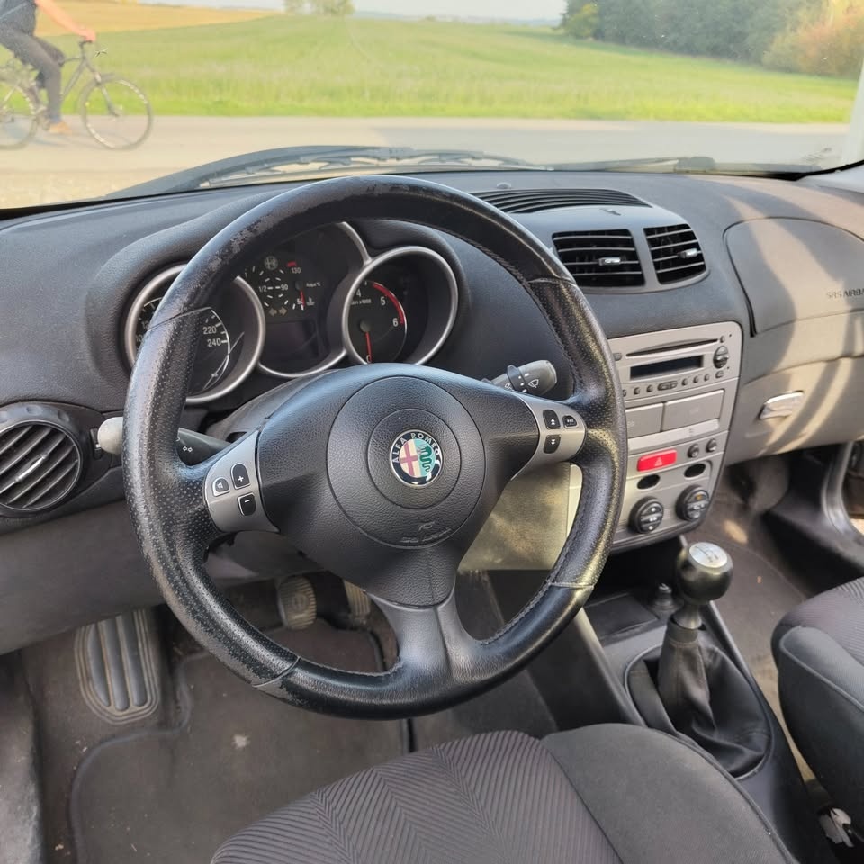 2004 Alfa Romeo 147 1.9 JTD - 12