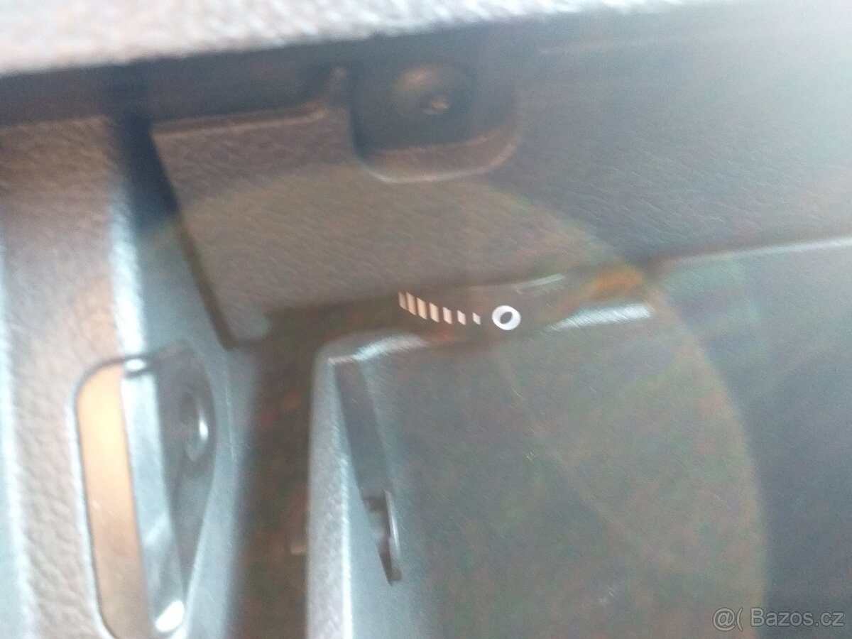 VW CADDY 2,0 TDi,KLIMA,ESP,ABS,ČR,SERVISKA - 12