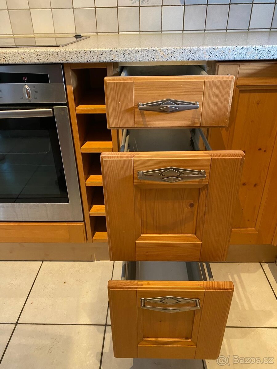 kuchyňská linka se spotřebiči z Německa - 12