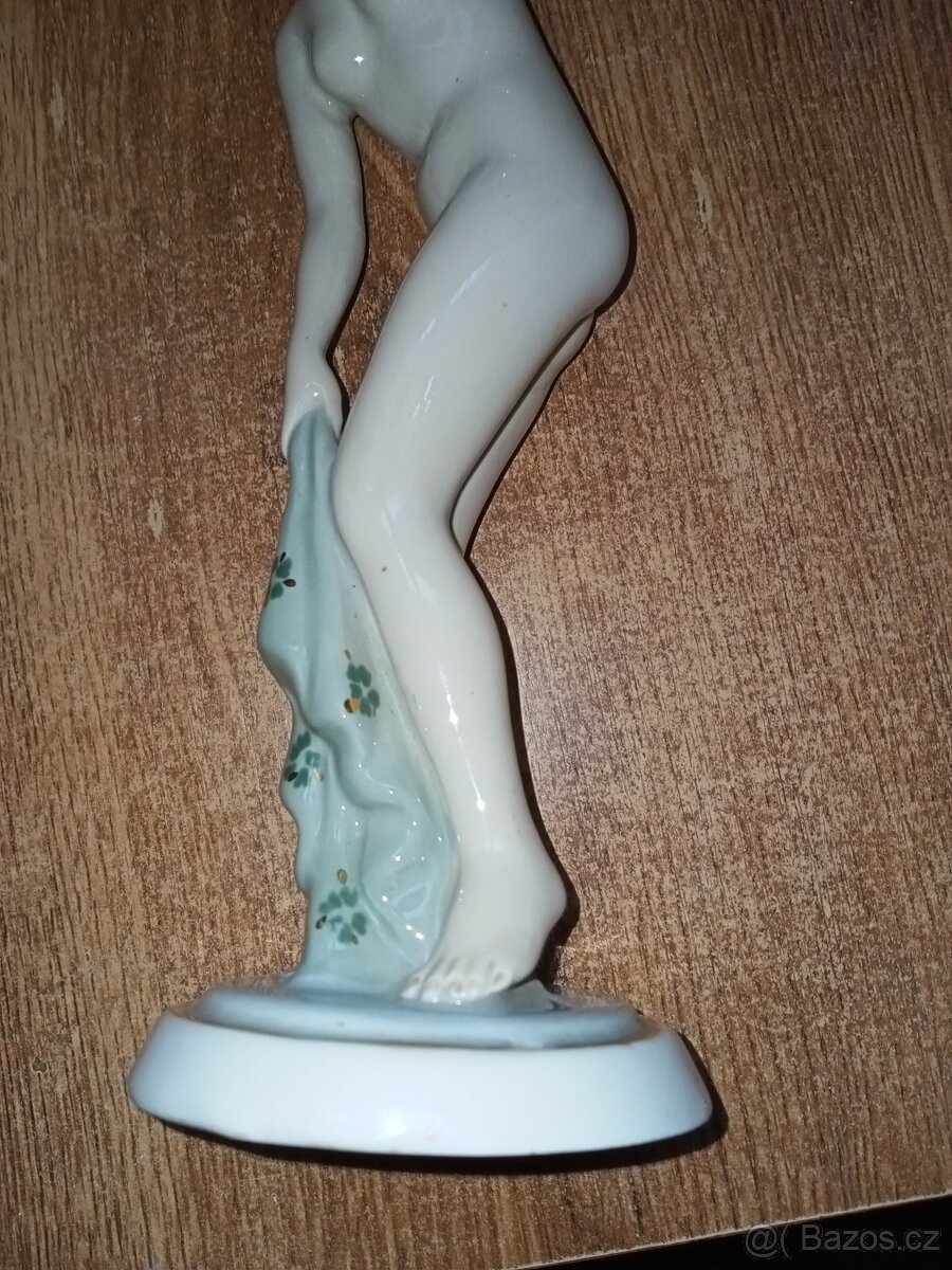 Dívka po koupeli s osuškou AKT ROYAL DUX- ART-DECO 24,5 cm t - 12