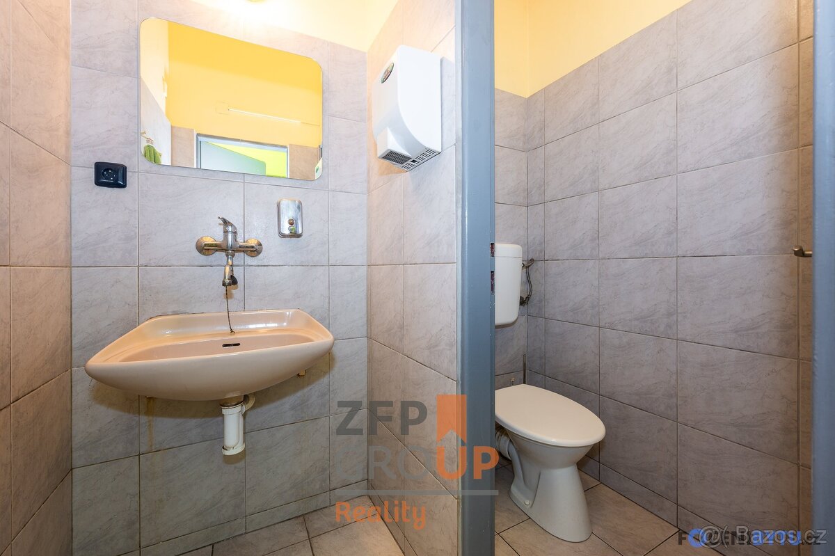 Pronájem komerčních prostorů o rozloze 600 m², ulice Velkomo - 12