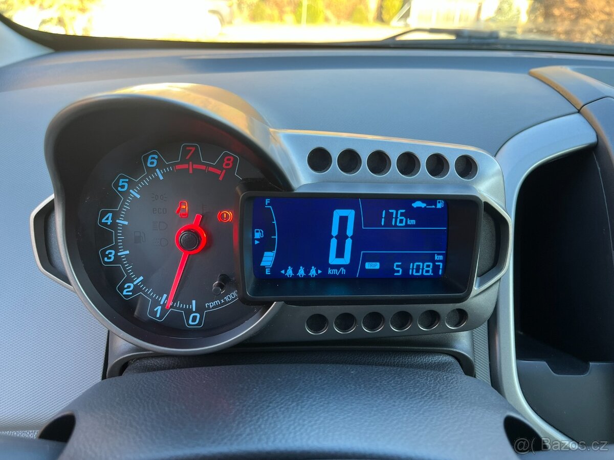 Chevrolet Aveo 1.4 i 74 kW Tempomat Serviska - 12