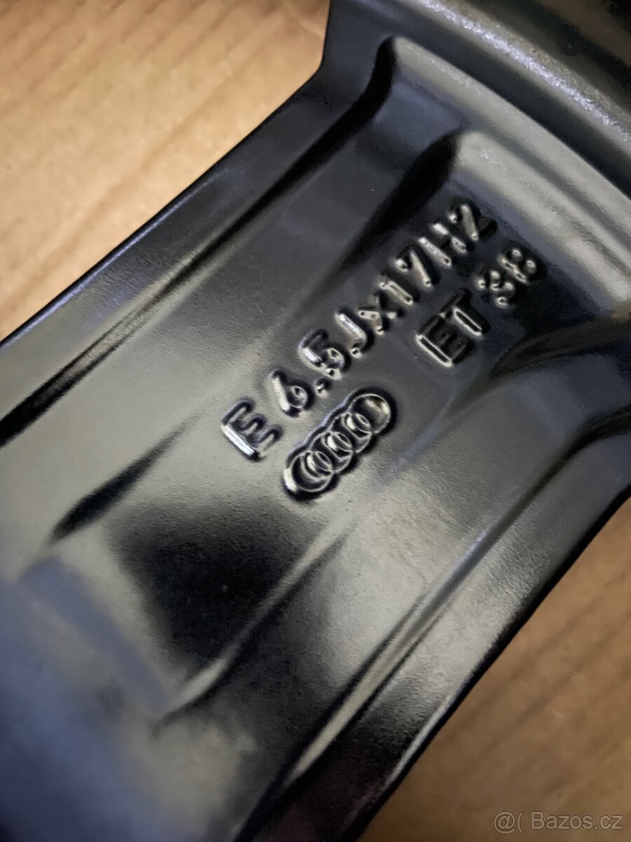 Original zimni alu Audi Q3 5x112 + 215/65/17 98% - 12