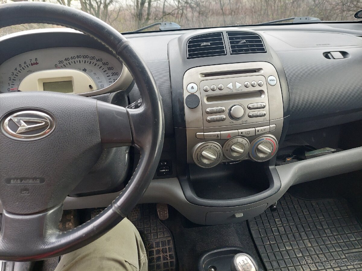 Daihatsu Sirion 1.3 4x4 nová STK - 12