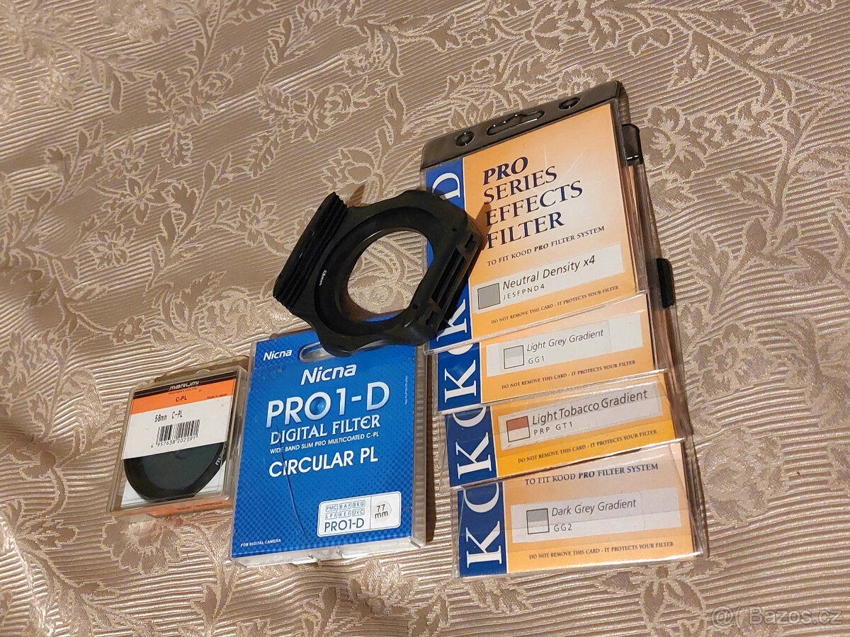 Canon 450d + 18-50 f2,8 + 70-300 + 50mm f1,8 + blesk ex430II - 12