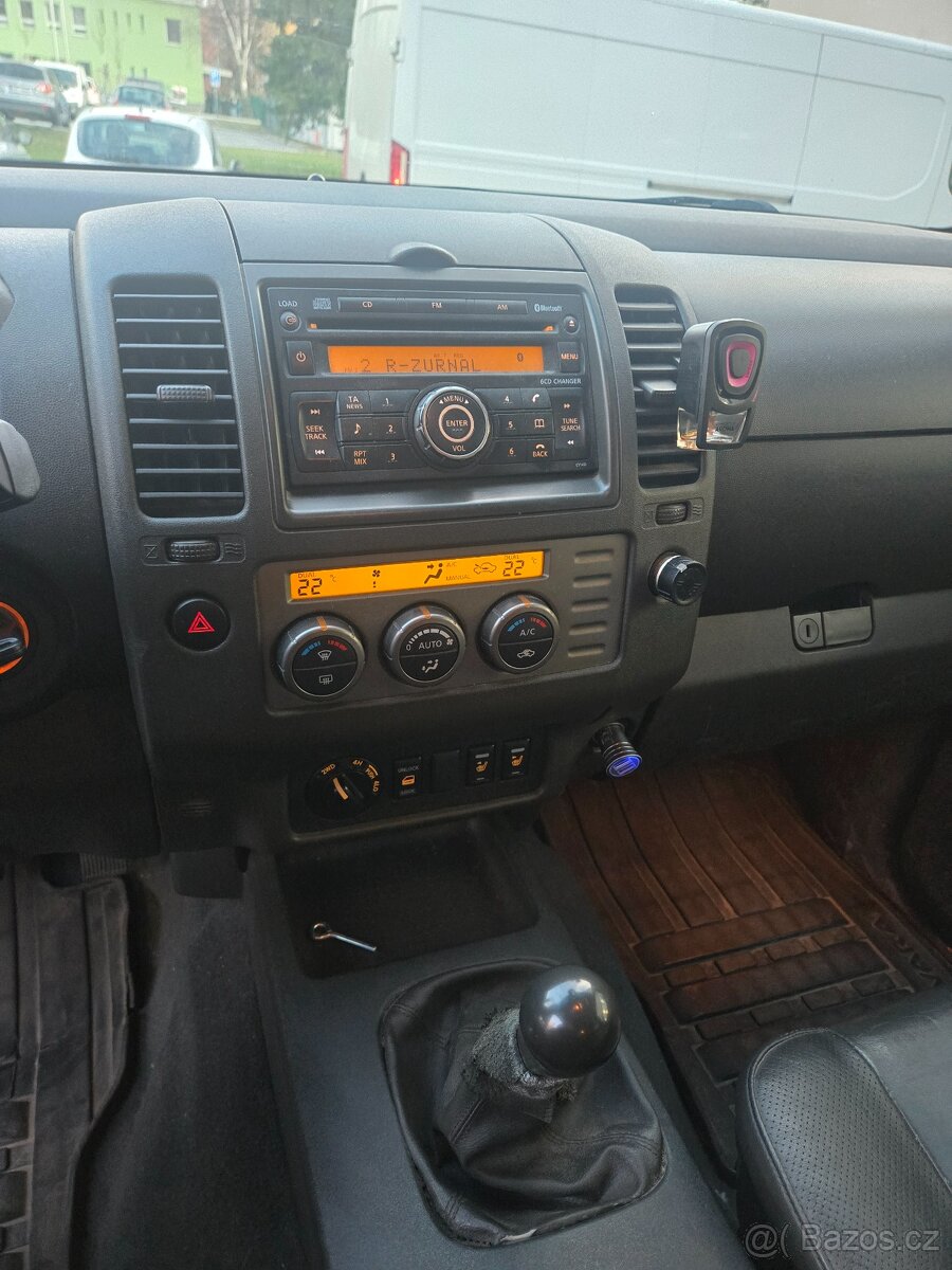 NISSAN NAVARA - 12