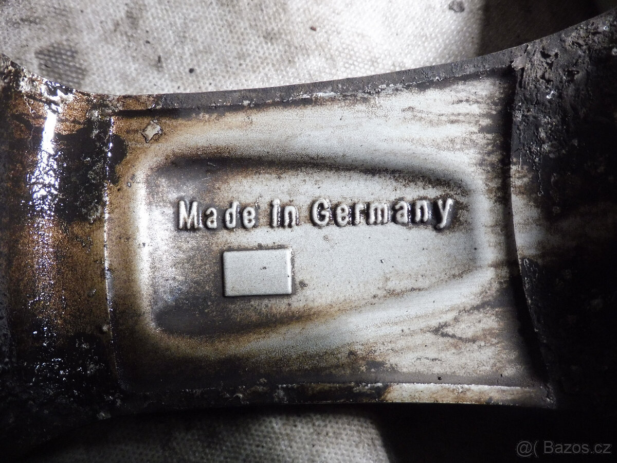 Prodám orig.16" litá kola+zimní pneu. R.MEG. SCENIC r.2008 - 12