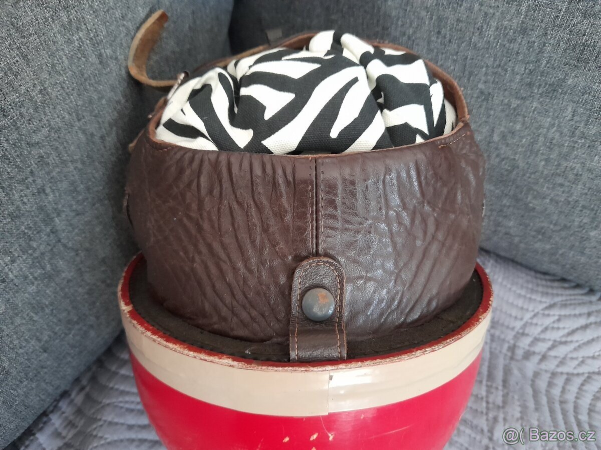 Stará retro helma kokoska za 949,- - 12