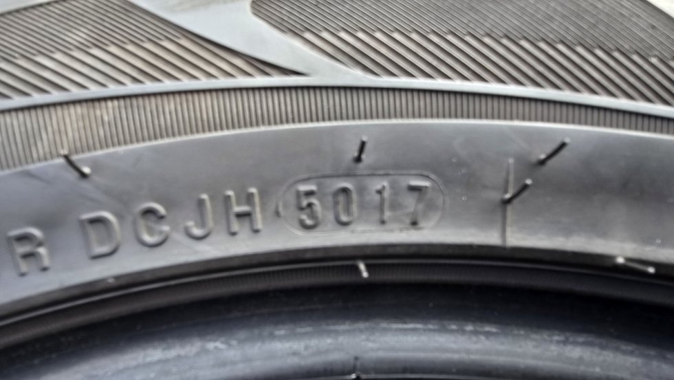 Letní pneu 225/50/17 Nexen - 12
