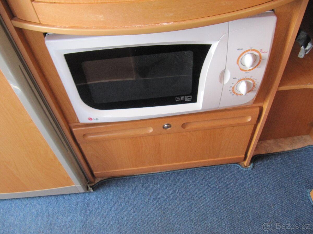 Prodám karavan Adria 462 DP,r.v.2002 + mover + předstan. - 12