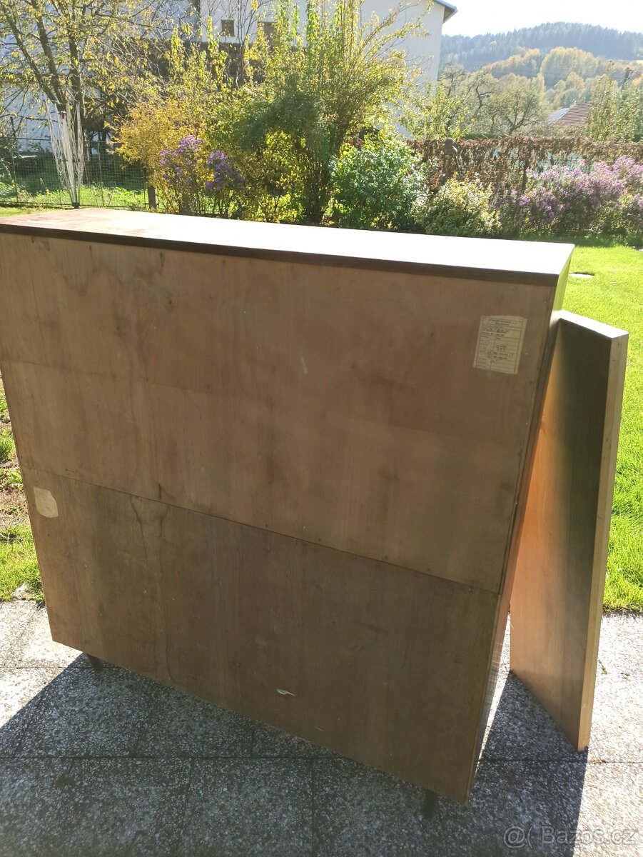 Knihovna/ regál/ úložné prostory - 12