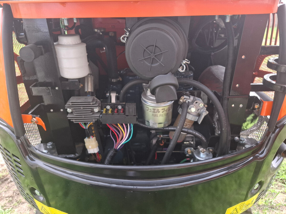 Kubota Japan motor bagr HT1500 - 12